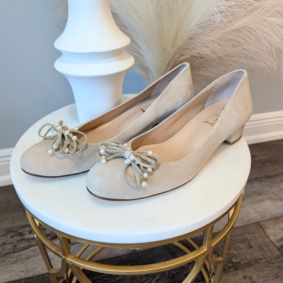 French Sole Cream Flats with Pearl Embellishments Sz 10 - Picture 1 of 5
